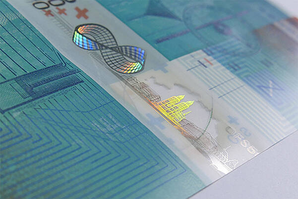 Polymer Banknotes or Paper Bills: KURZ Metallizations Offer Sustainable Protection Partially metallized banknote with security thread by LEONHARD KURZ