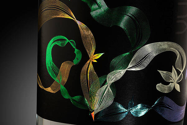 Create Labels with Metallic Surfaces Paper embellishments on a gin label by LEONHARD KURZ