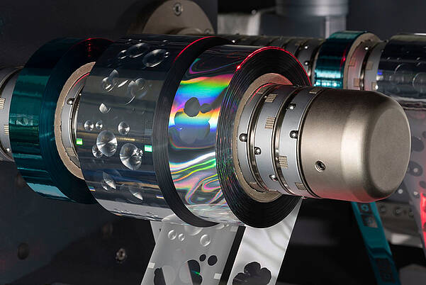 Hologram cold foils for premium label embellishment Detail view: Cold transfer machine with holographic foils